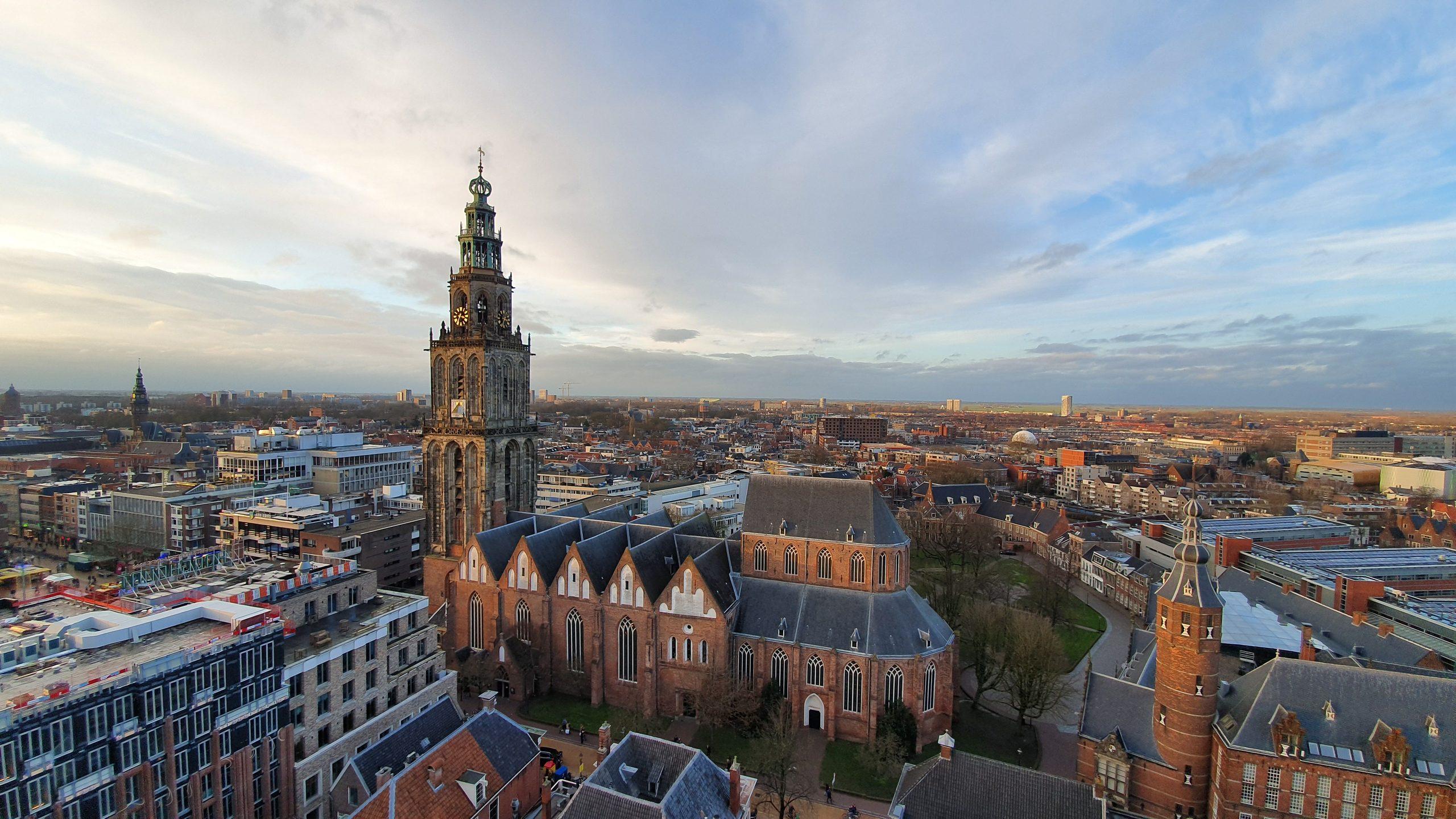Uitzicht op de Martinitoren en de binnenstad van Groningen